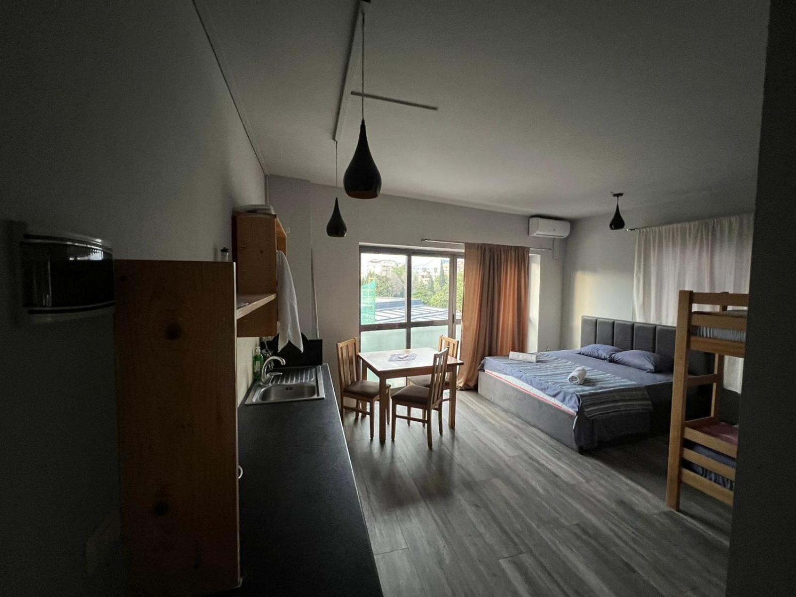 The Rooftop Hostel Шкодер Номер фото